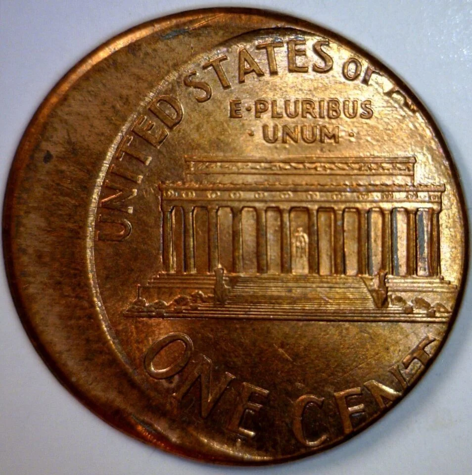 2004 penny off-center strike error showing partial Lincoln design with blank crescent and full date visible